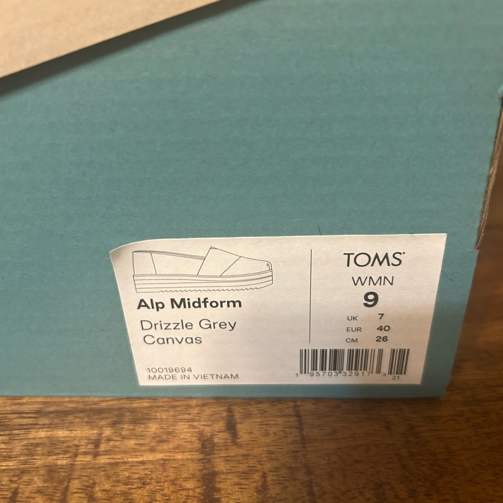 NWT Toms Gray Platform Shoes - Picture 5 of 5
